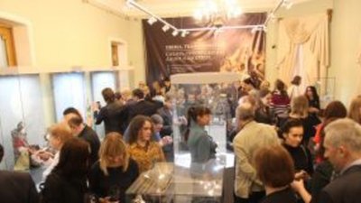 В Красноярске открылась выставка художника-ювелира Даши Намдакова