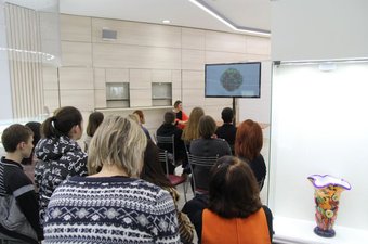 «Русские самоцветы» приглашают посетить увлекательные лекции, посвященные традициям грузинского ювелирного искусства, эмалевой технике минанкари и ее современным образам.