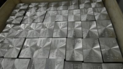 Палладий смотрит в потолок