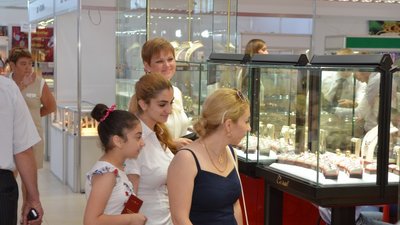 «Золото летней столицы» - ежегодная всероссийская ювелирная выставка-ярмарка,  которая будет проходить в г. Сочи с 06 по 14 августа 2016 года.