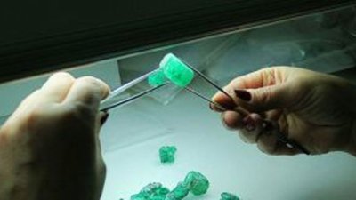 Мариинский прииск раскрывает тайны уральских изумрудов: "Можно смотреть и трогать, выносить запрещено!"