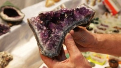 Россияне привезли в Алматы «Мир самоцветов»