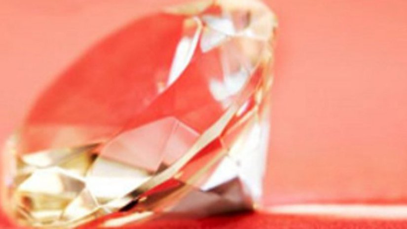 Продажа розового бриллианта компании KCM приостановлена