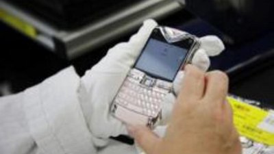 Новый золотой смартфон от Vertu