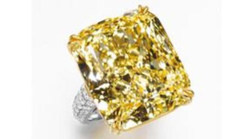 Ювелир из Гонконга представляет кольцо с необычным желтым бриллиантом в 36,03 карат в честь открытия магазина