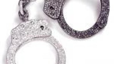 Директор ювелирной фирмы обвиняется в мошенничестве