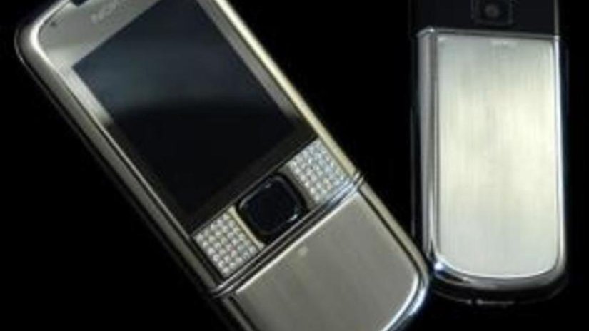 Серебрянный вариант Nokia 8800 Arte
