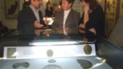 Во Владивостоке проходит выставка "Бронзовые зеркала ХII–ХIII веков"