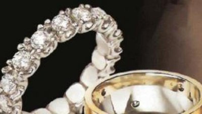 Ислам запрещает  мужчинам  носить золотые украшения.