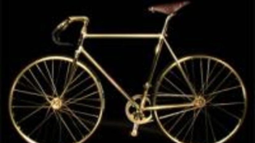 Житель Лондона стал первым покупателем золотого велосипеда