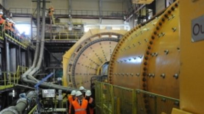 Мельница на золотодобывающем руднике Матросова проходит испытания