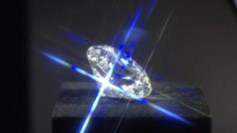 Якутский аукцион по крупным алмазам принес "АЛРОСА" 2,2 млн. долларов