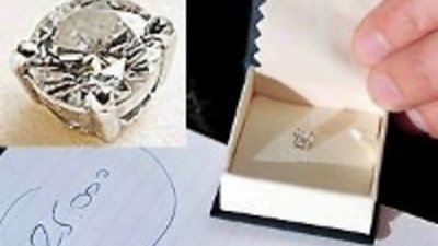 Конфискованная серьга Марадоны продана с аукциона