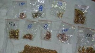 У чиновника изъяли золото