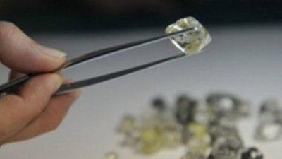 Минфин РФ предлагает в 2015-2016 годах вдвое увеличить средства на закупку драгметаллов и камней в Гохран