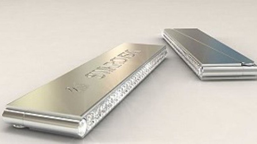 Дизайнер Крейг Коултон украсил пилочку для ногтей кристаллами Swarovski