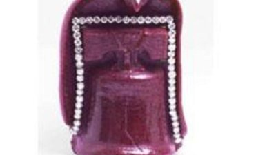 ФБР разыскивает украденный рубиновый Колокол Свободы.