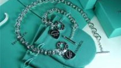 Объем продаж в магазинах Tiffany сократился