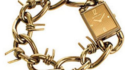 Модный бренд Burberry превратил колючую проволоку в стильные украшения