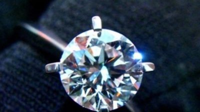 Цены на бриллианты стали волатильными 