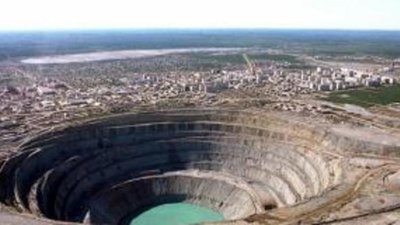 Граждане Сьерра-Леоне незаконно добывают алмазы в Либерии