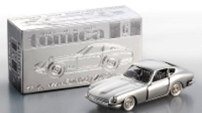 В Японии сделали машинку из платины