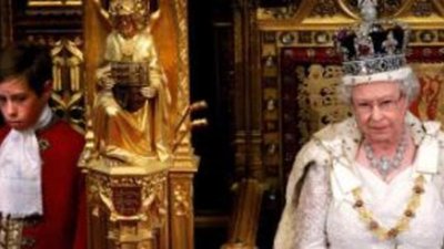 Старинные королевские регалии Британии по-новому покажет Тауэр