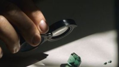Волшебник изумрудной торговли: как природные камни попадают на черный рынок