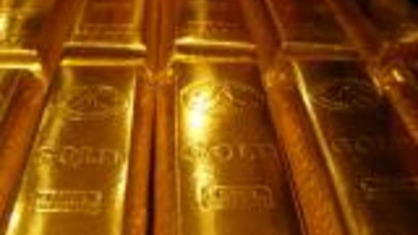 Цена золота превысила отметку 900 долларов за унцию