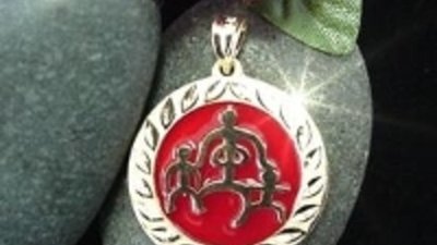 Наскальная живопись по золоту