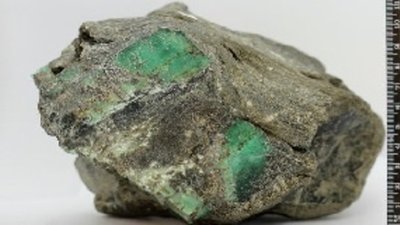 Редкий изумруд найден на Малышевском месторождении