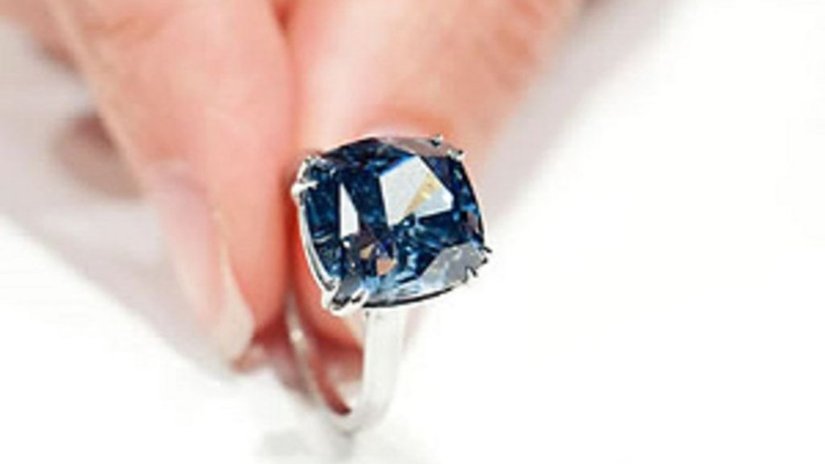 Уникальный голубой бриллиант назвали «Звездой Жозефины»