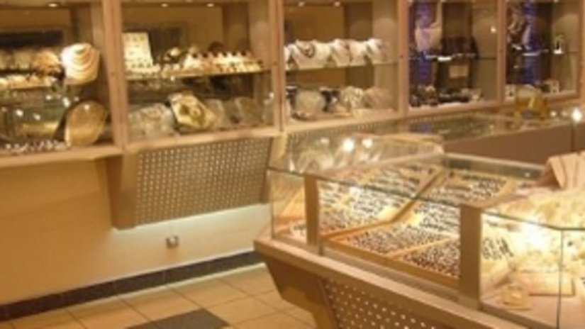 В Санкт-Пе­тер­бур­ге огра­били юве­лир­ный ма­га­зин