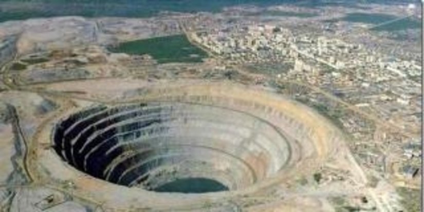 Объем добычи полезных ископаемых в ЮАР в мае снизился из-за падения алмазодобычи