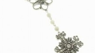 Ким Кардашьян создает украшения в армянском стиле