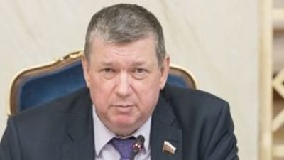 Евгений Бушмин предложил приравнять налогообложение доллара и золота