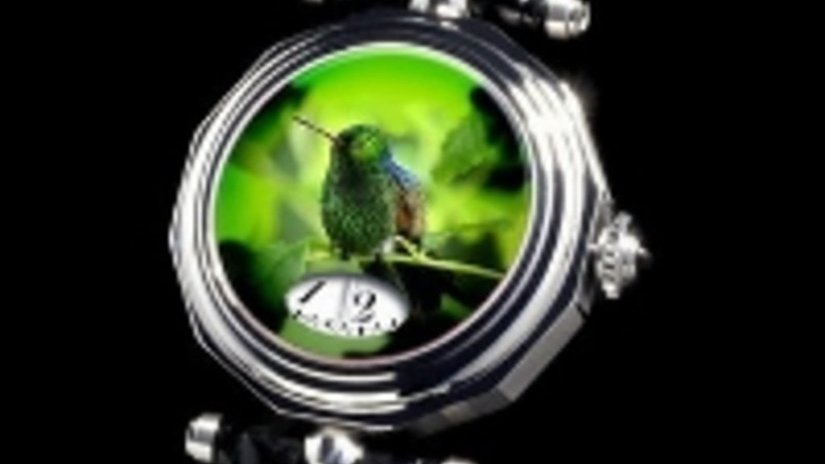Зеленая колибри в часах от Angular Momentum
