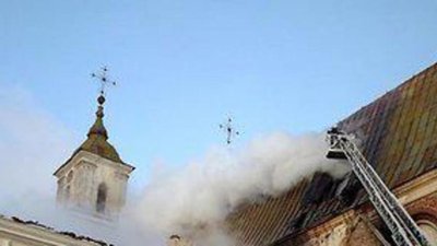 Огонь забирает золотые изделия мастеров