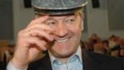 Миллион долларов за кепку Лужкова