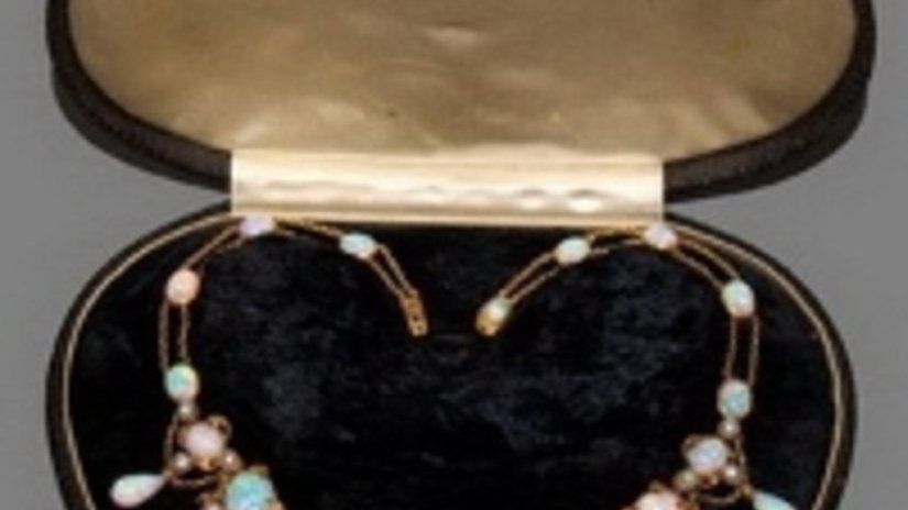 Редчайшее опаловое ожерелье выставлено на аукцион