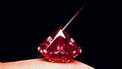 Найден уникальный розовый алмаз в 12 карат