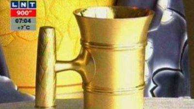 Японский ювелир создал пивной бокал из золота