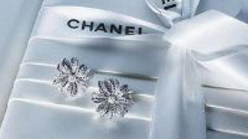 Новая рождественская коллекция Chanel Camelia Brode Holiday 2011