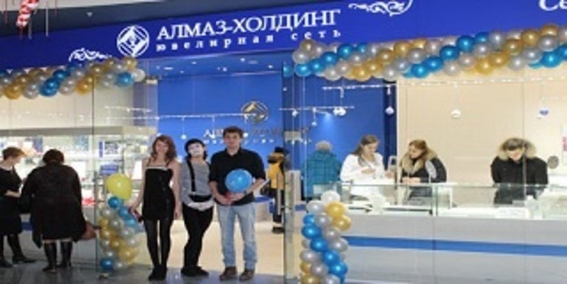 Первые магазины «Алмаз-холдинг» примут китайцев в 2015-м