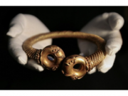 Британский археолог обнаружил древнее украшение