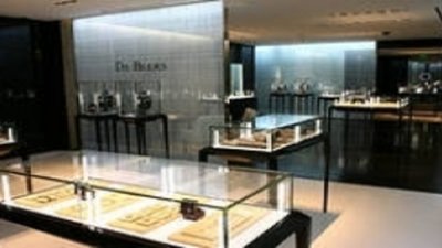 Anglo American не планирует продавать De Beers