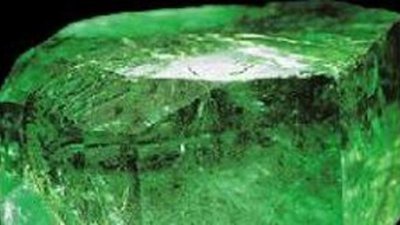 Военный пенсионер РФ вместе с двумя подельниками пытался нелегально продать колумбийские изумруды