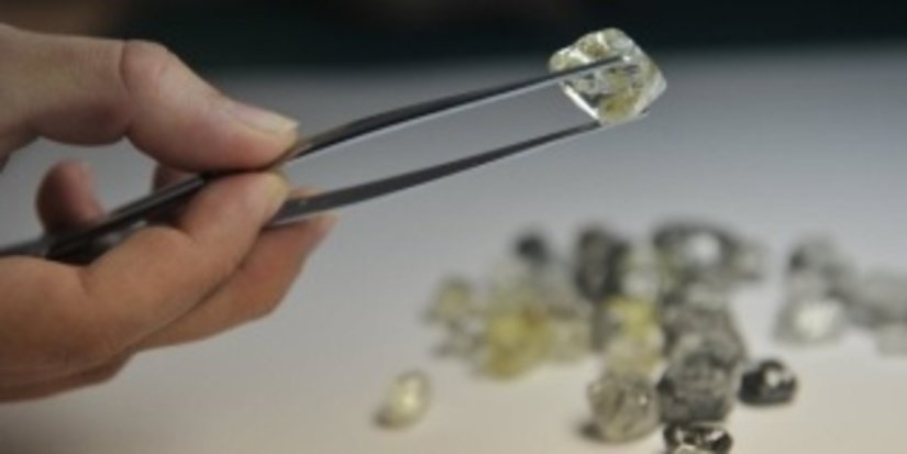 США наращивает импорт бриллиантов