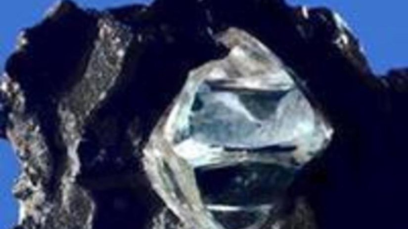 Индийцы создают запасы алмазов по сниженным ценам