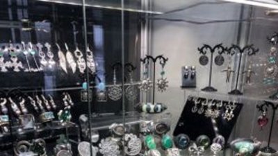 В Петербурге полиция изъяла из незаконного оборота более 1000 серебряных украшений